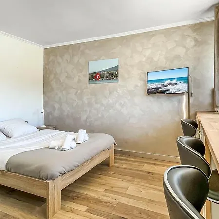 Homey Calvin - New / Free Parking / Proche Tram Apartment