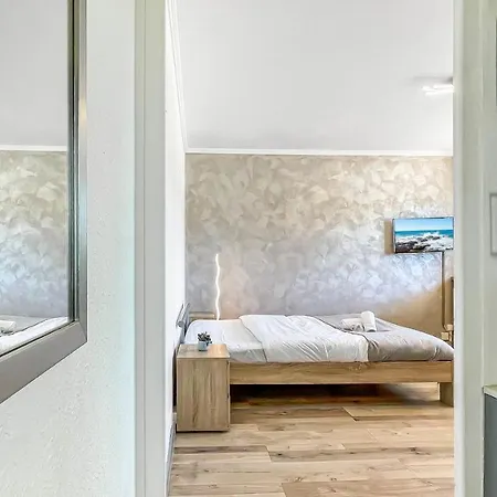 Apartment Homey Calvin - New / Free Parking / Proche Tram *