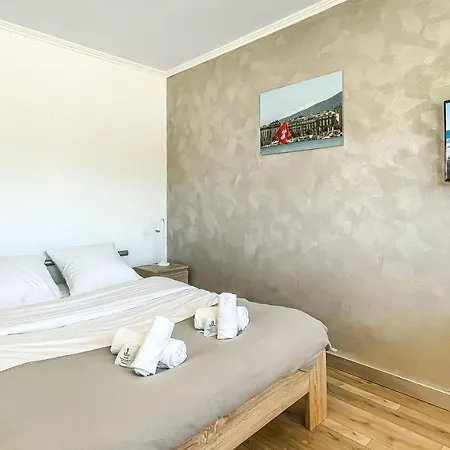 Apartment Homey Calvin - New / Free Parking / Proche Tram *